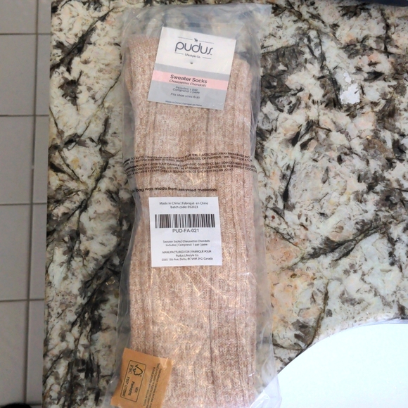 Pudus Sweater Socks NWT - Picture 5 of 6